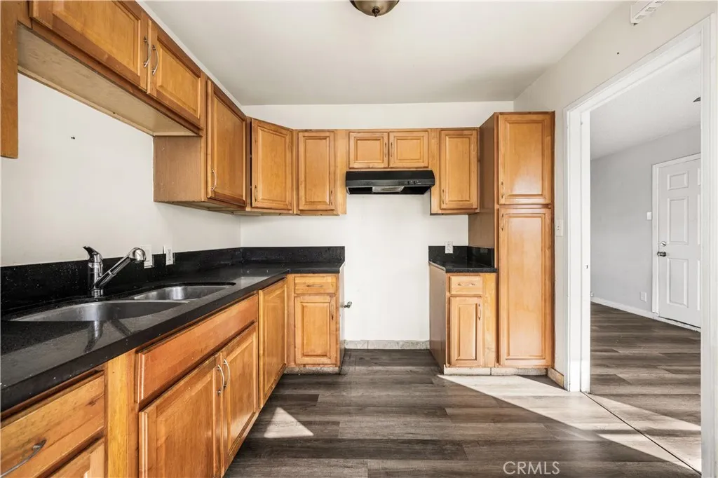 166 E Osgood Street, Long Beach, California 90805 home-pic-8